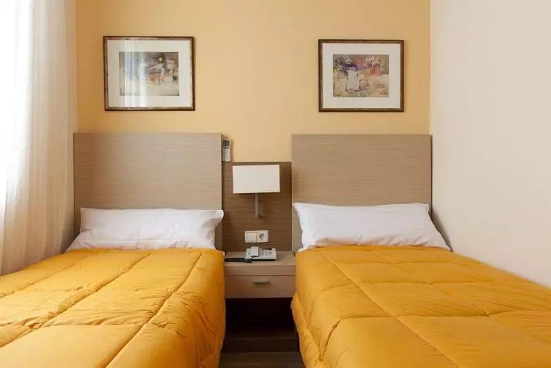 هتل Mirador Puerta Del Sol