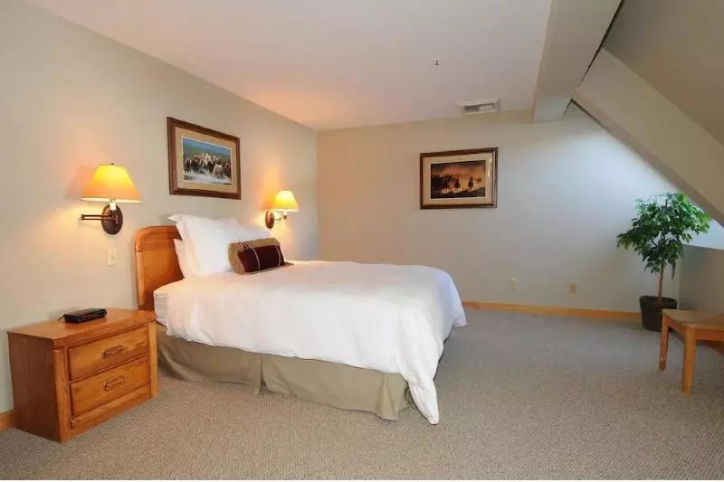 Hotel Shoshone Condominiums