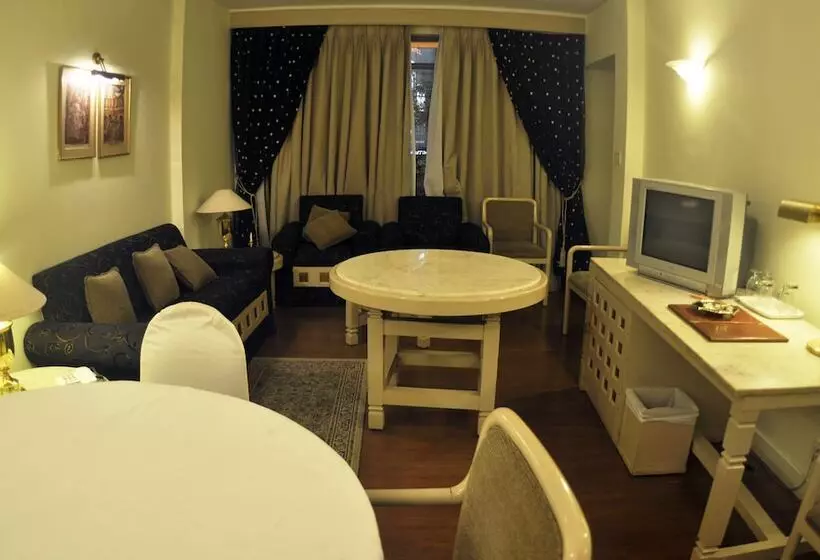 בית מלון כפרי Tuli International