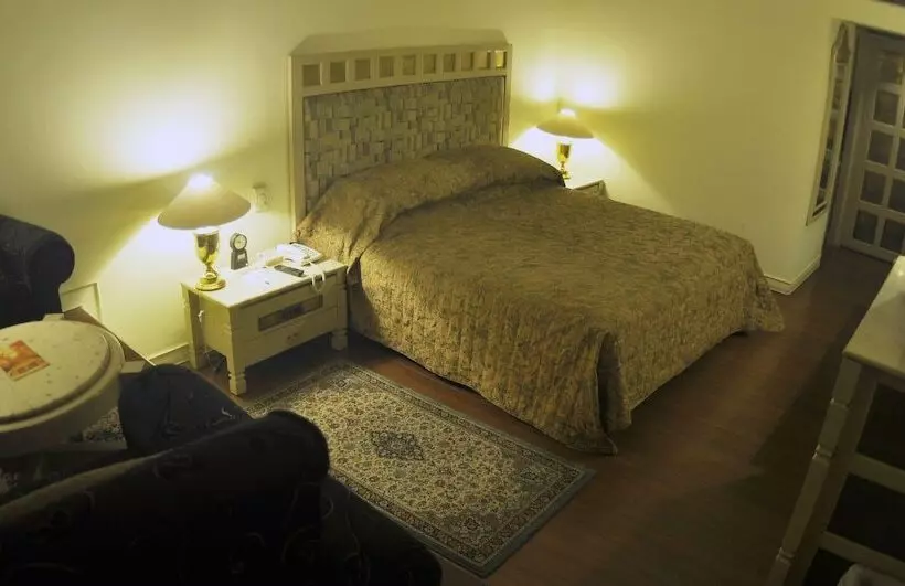 בית מלון כפרי Tuli International