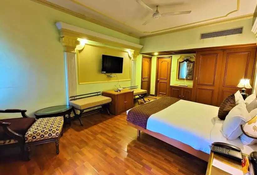 בית מלון כפרי Tuli International