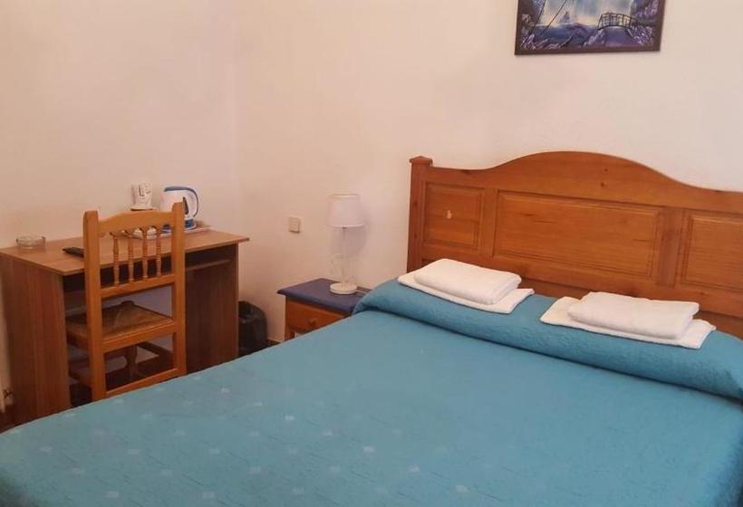 مسافرخانه Casa De Huéspedes Cuenca