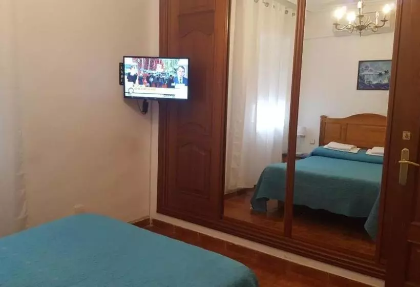 مسافرخانه Casa De Huéspedes Cuenca