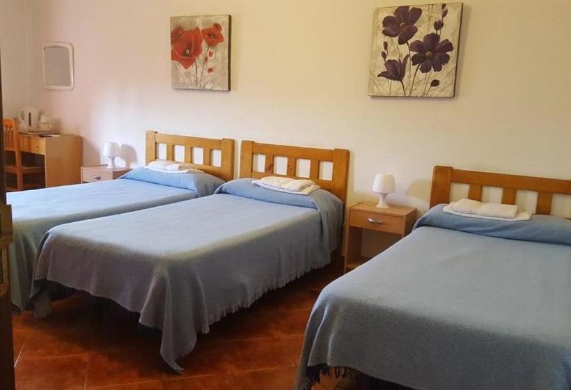 مسافرخانه Casa De Huéspedes Cuenca