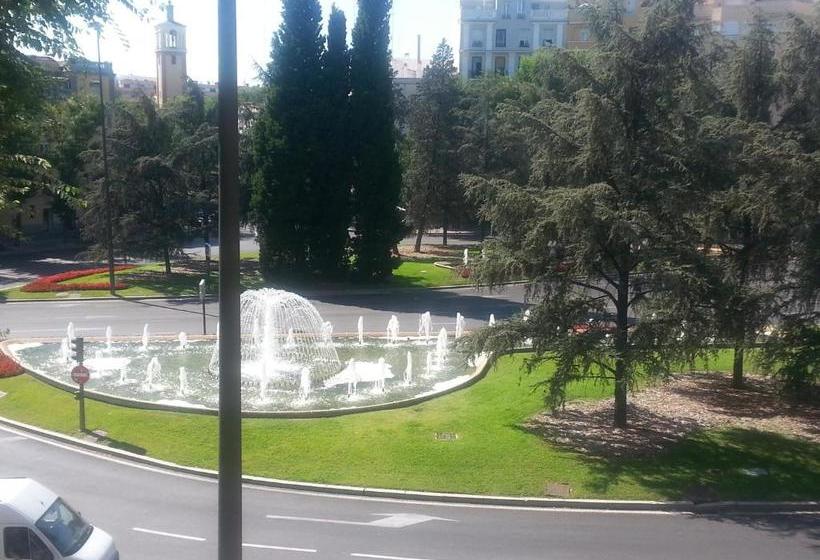 مسافرخانه Casa De Huéspedes Cuenca