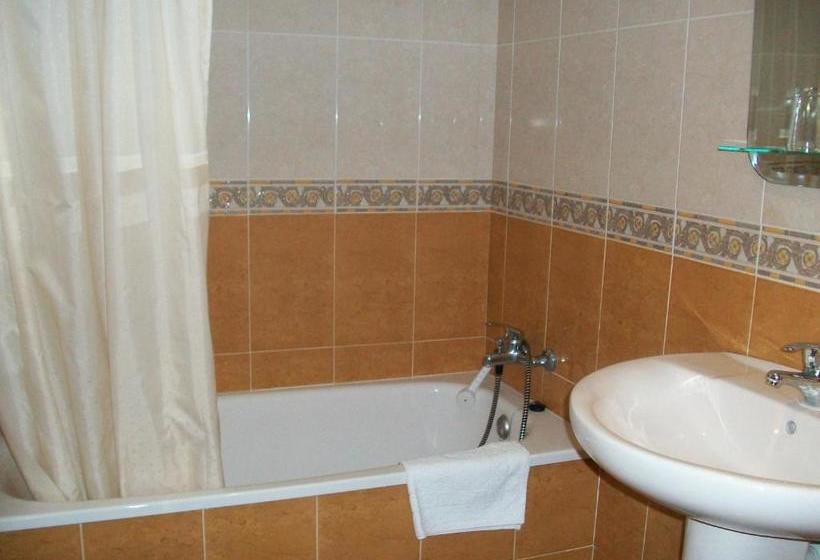 فندق فئة نجمة واحدة Pensión Paseo Real