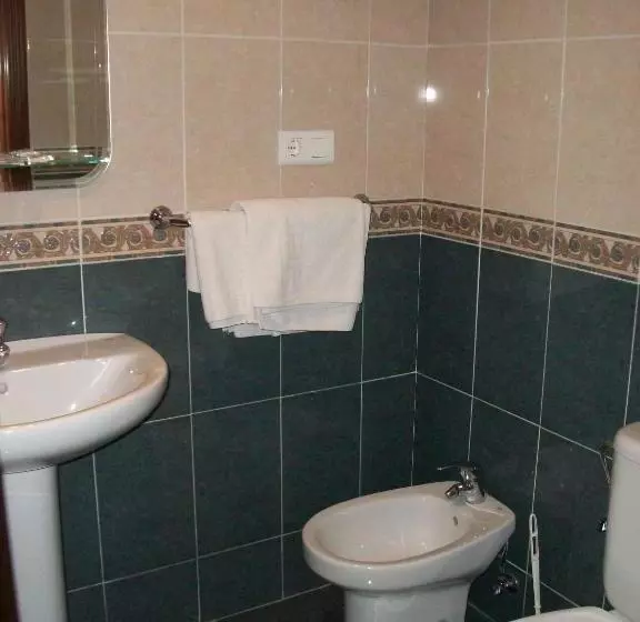 فندق فئة نجمة واحدة Pensión Paseo Real