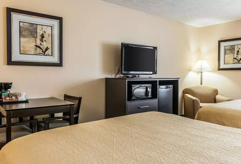 호텔 Quality Inn & Suites