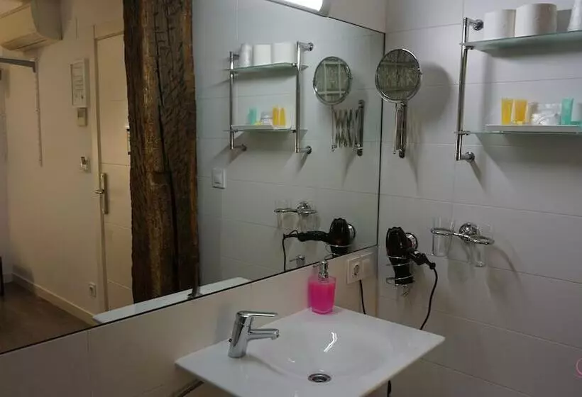 Pension Aliciazzz Bed And Breakfast Bilbao