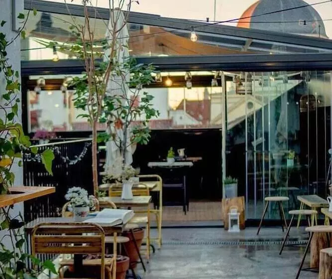 هاستل The Hat Madrid