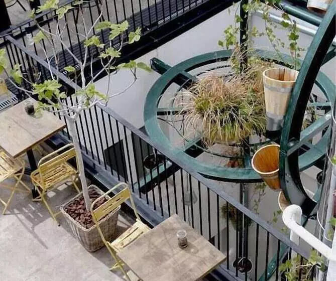 هاستل The Hat Madrid