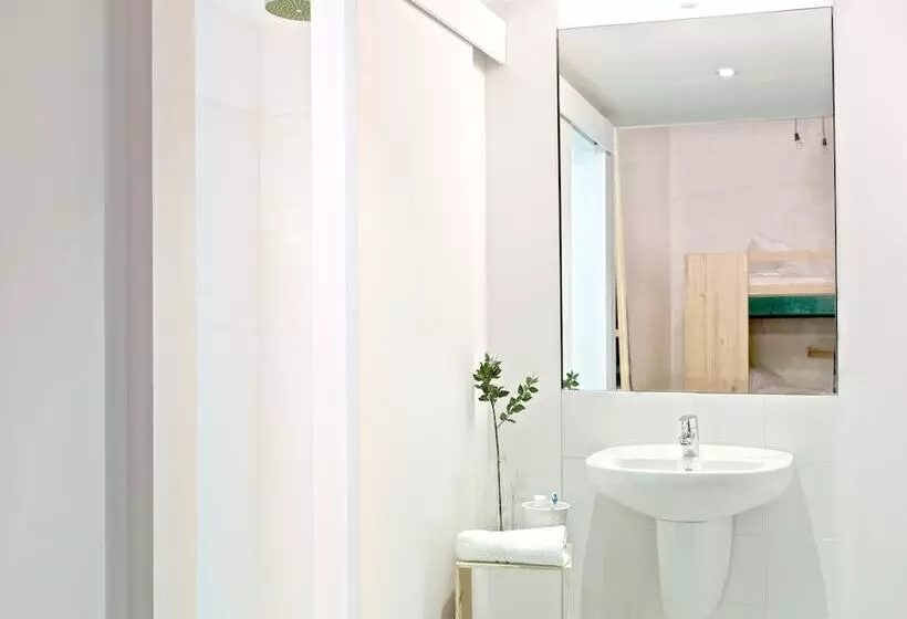 هاستل The Hat Madrid