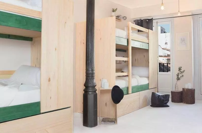 هاستل The Hat Madrid