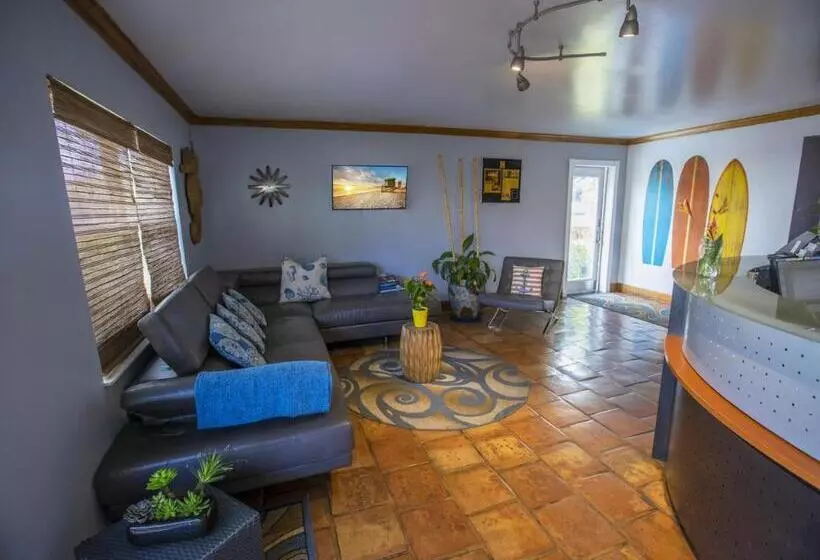 Schronisko Hollywood Beach Suites And