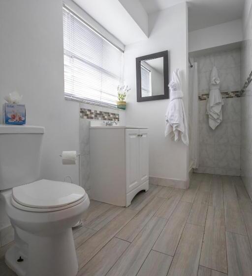 فندق صغير Hollywood Beach Suites And