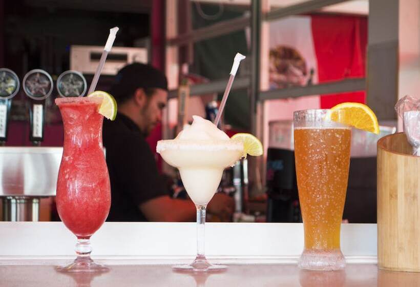 فندق صغير Hollywood Beach Suites And