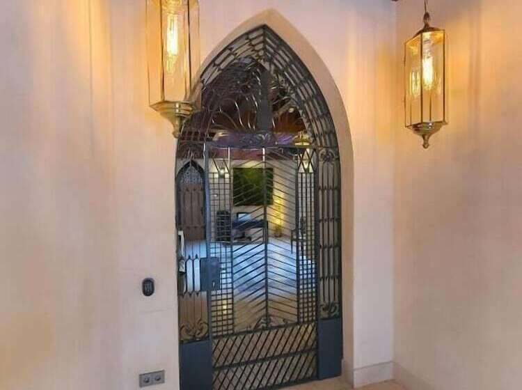 مسافرخانه Boutique Puerta Real