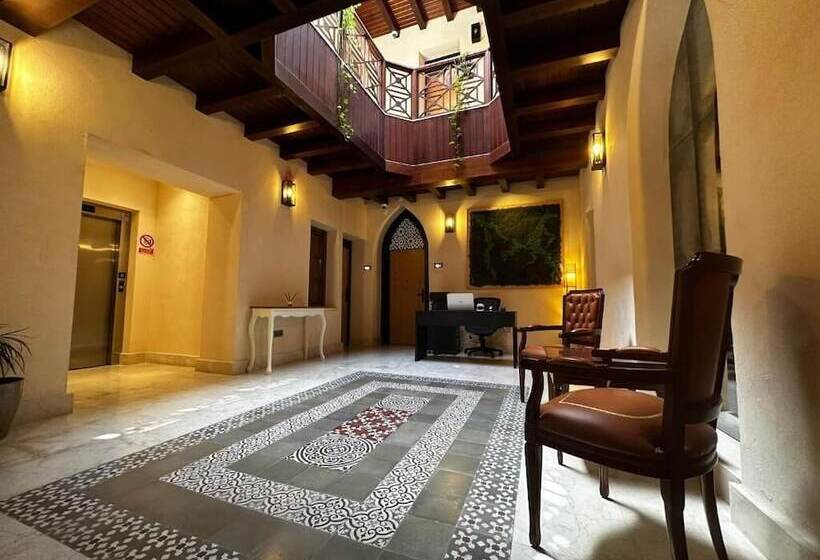 مسافرخانه Boutique Puerta Real