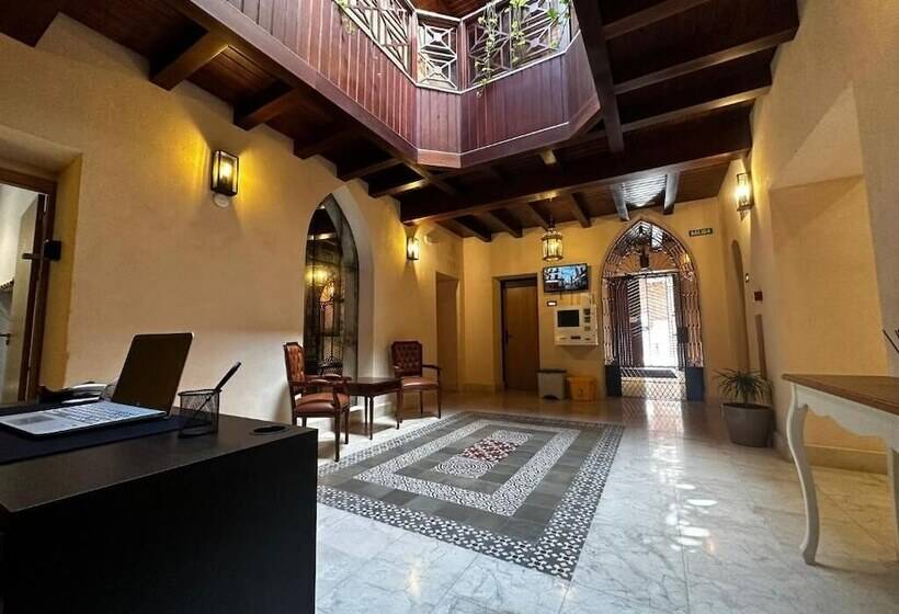 مسافرخانه Boutique Puerta Real