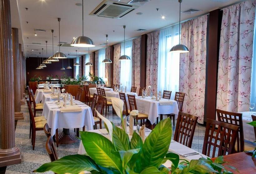 酒店 500 W Strykowie