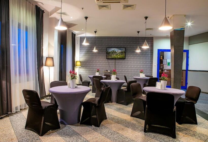 酒店 500 W Strykowie