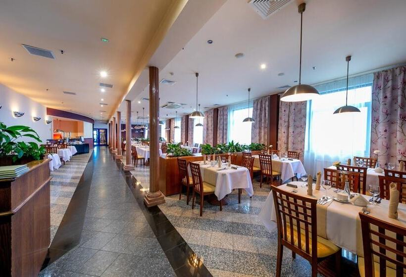 酒店 500 W Strykowie