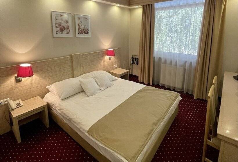 酒店 500 W Strykowie