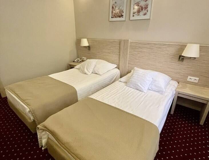 酒店 500 W Strykowie