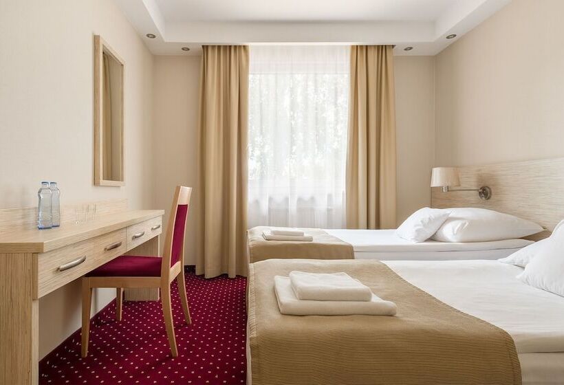 酒店 500 W Strykowie