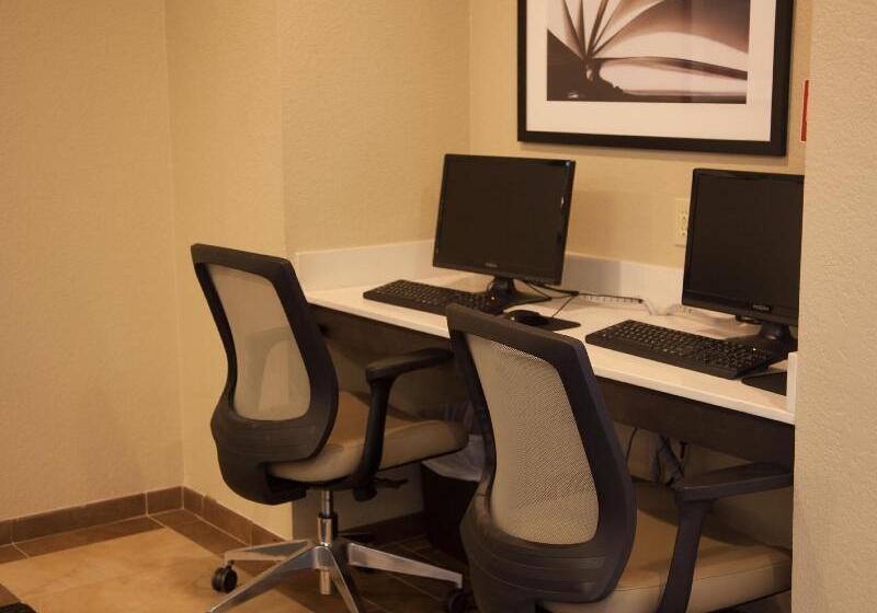 فندق Candlewood Suites Alexandria, An Ihg