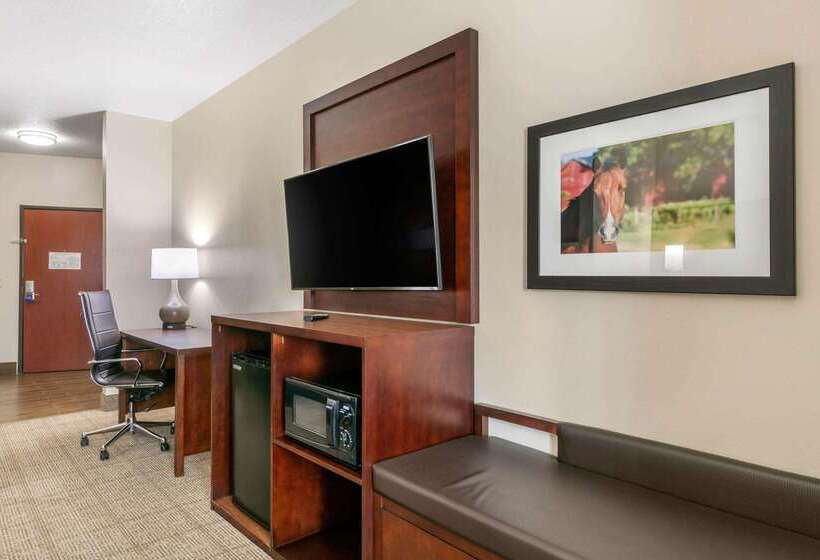 ホテル Comfort Suites Hopkinsville Near Fort Campbell
