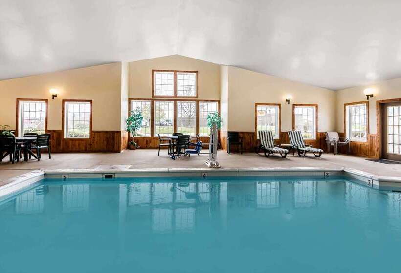 Отель Econo Lodge Inn & Suites