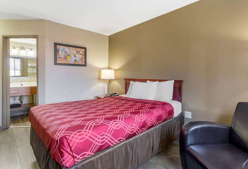 Отель Econo Lodge Inn & Suites