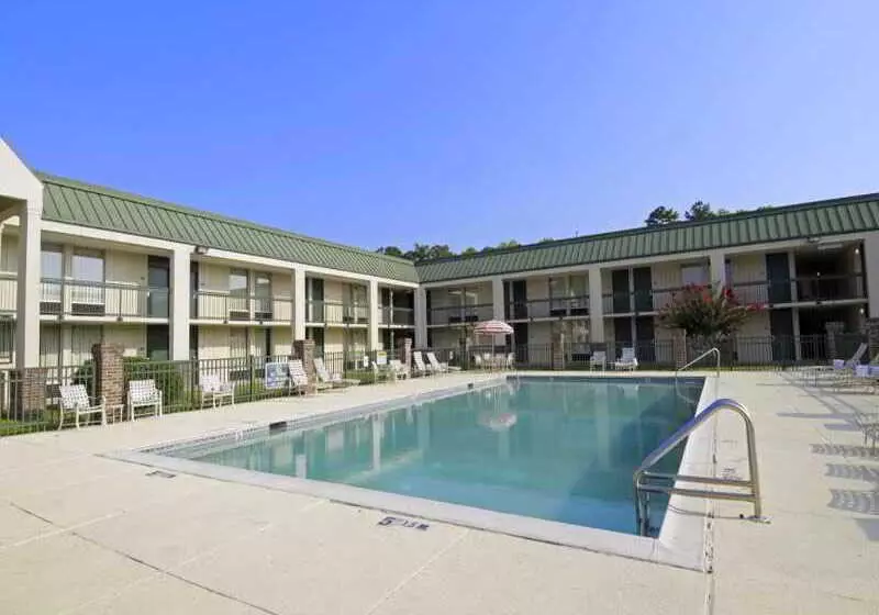 בית מלון כפרי Days Inn By Wyndham Hinesville Near Fort Stewart, Newly Renovated, Free Hot Breakfast, Restaurant An