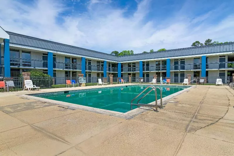 בית מלון כפרי Days Inn By Wyndham Hinesville Near Fort Stewart, Newly Renovated, Free Hot Breakfast, Restaurant An