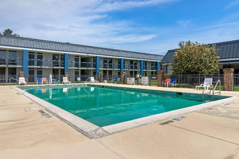 בית מלון כפרי Days Inn By Wyndham Hinesville Near Fort Stewart, Newly Renovated, Free Hot Breakfast, Restaurant An