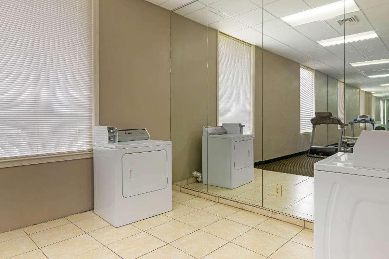 Отель Days Inn By Wyndham Hinesville Near Fort Stewart, Newly Renovated, Free Hot Breakfast, Restaurant An