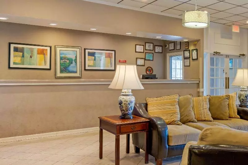 בית מלון כפרי Days Inn By Wyndham Hinesville Near Fort Stewart, Newly Renovated, Free Hot Breakfast, Restaurant An