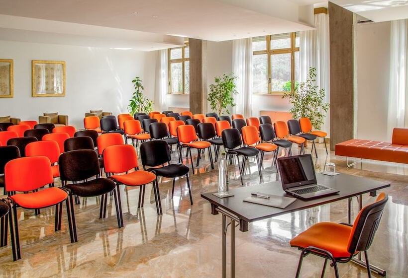 Отель Green Park Madama Spa & Wellness