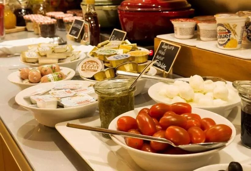 Hotelli Grimm's Berlin Mitte