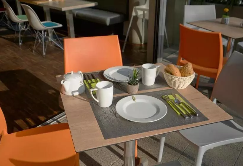 Hotelli Grimm's Berlin Mitte