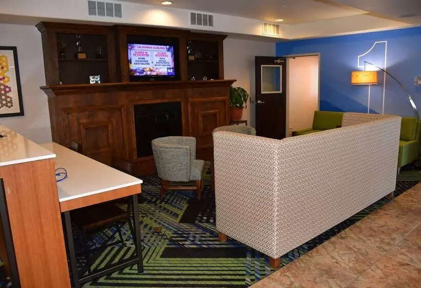 Holiday Inn Express Hotel & Suites Evanston, An Ihg