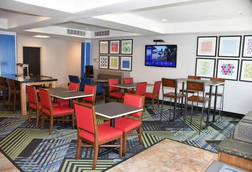 Holiday Inn Express Hotel & Suites Evanston, An Ihg