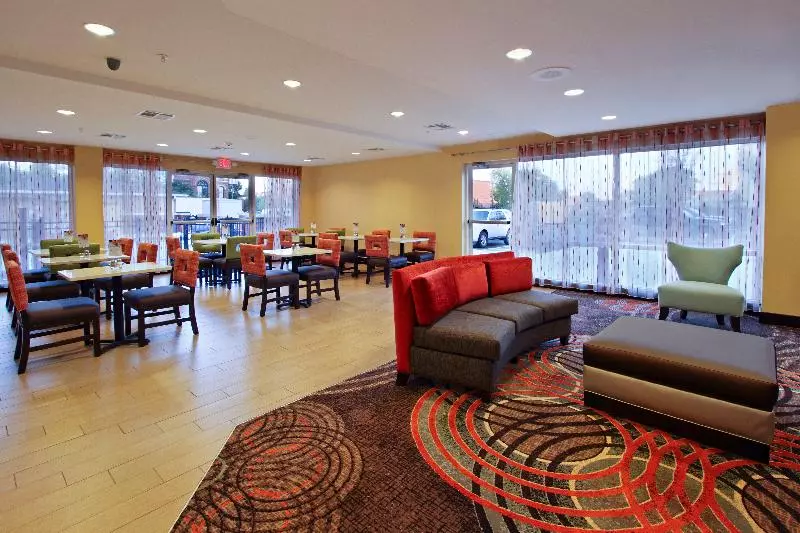 ホテル Holiday Inn Express Augusta Downtown, An Ihg