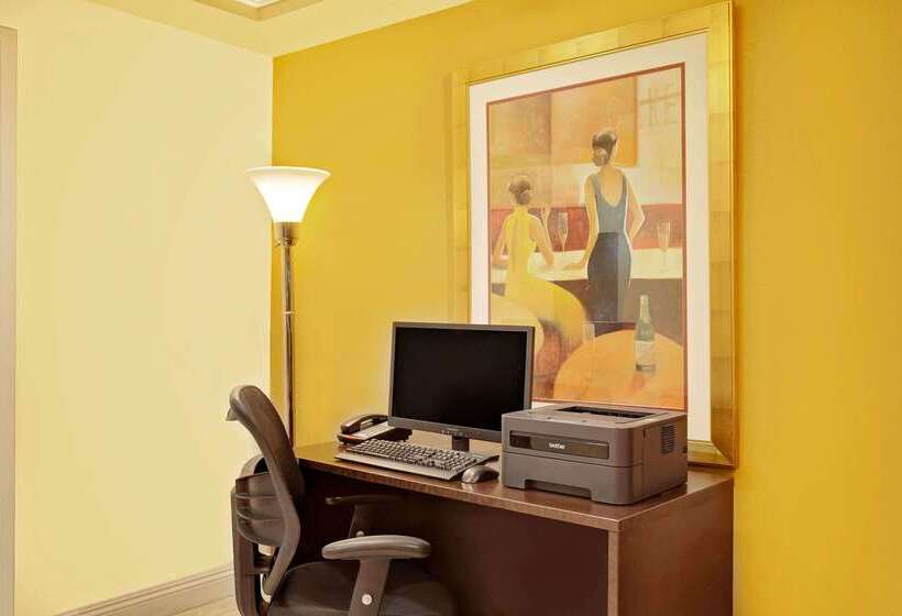 فندق Howard Johnson By Wyndham Las Vegas Near The Strip