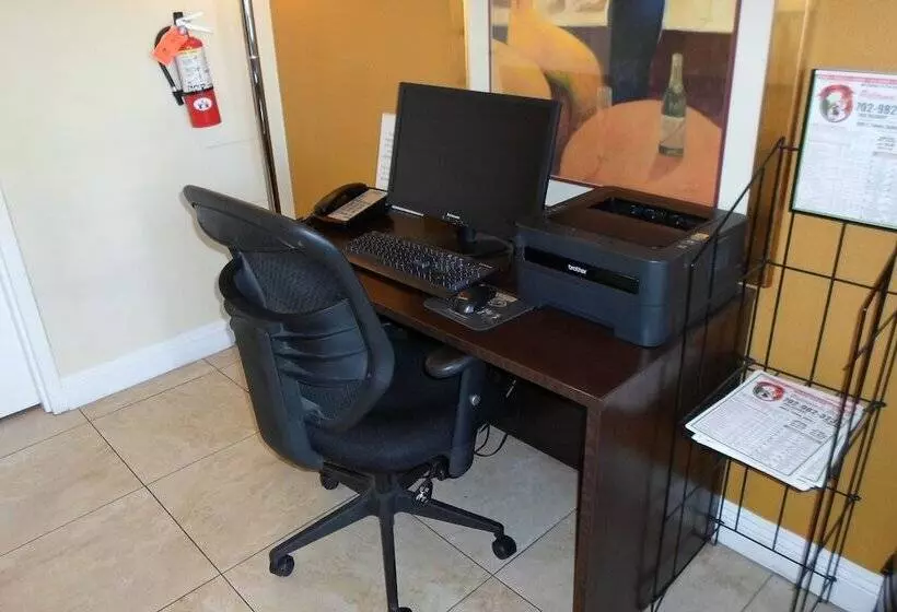 Hotel Howard Johnson By Wyndham Las Vegas Near The Strip