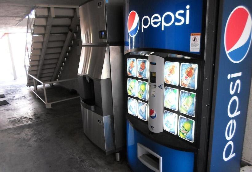 فندق Howard Johnson By Wyndham Las Vegas Near The Strip