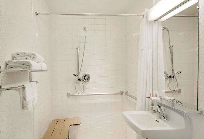 فندق Howard Johnson By Wyndham Las Vegas Near The Strip