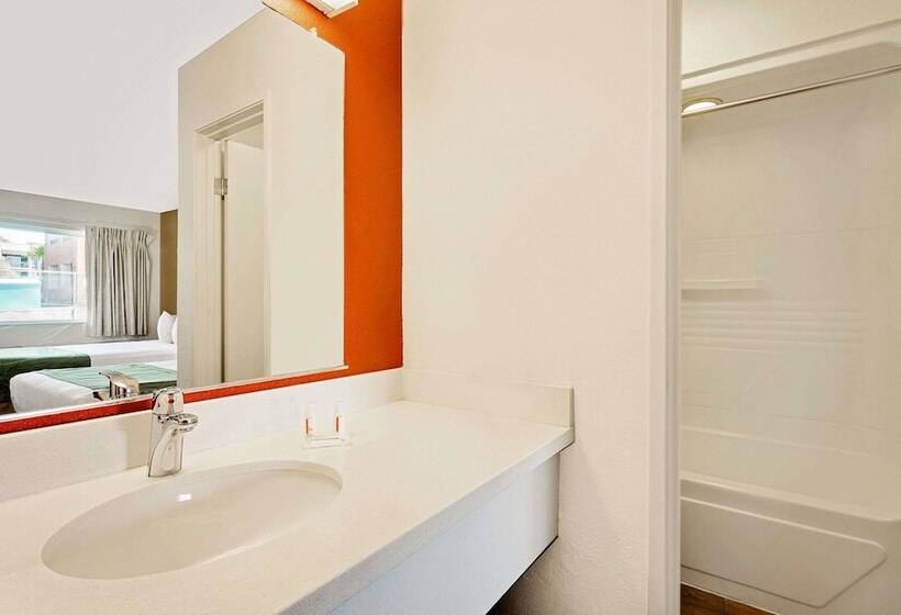 فندق Howard Johnson By Wyndham Las Vegas Near The Strip