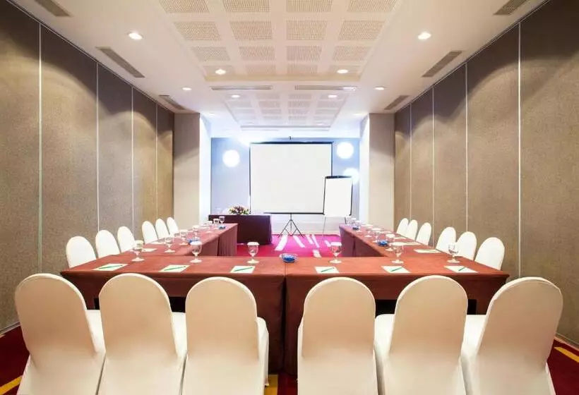 בית מלון כפרי Ibis Styles Malang